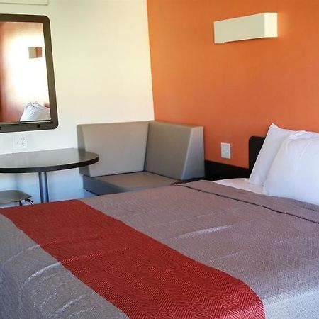 Motel 6-Blue Springs, Mo ภายนอก รูปภาพ