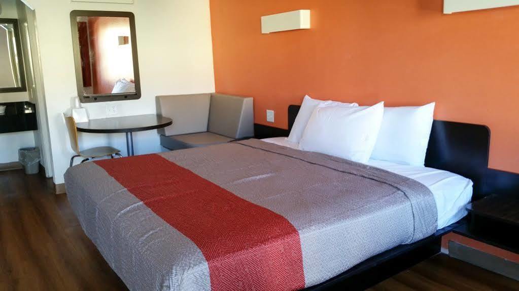 Motel 6-Blue Springs, Mo ภายนอก รูปภาพ
