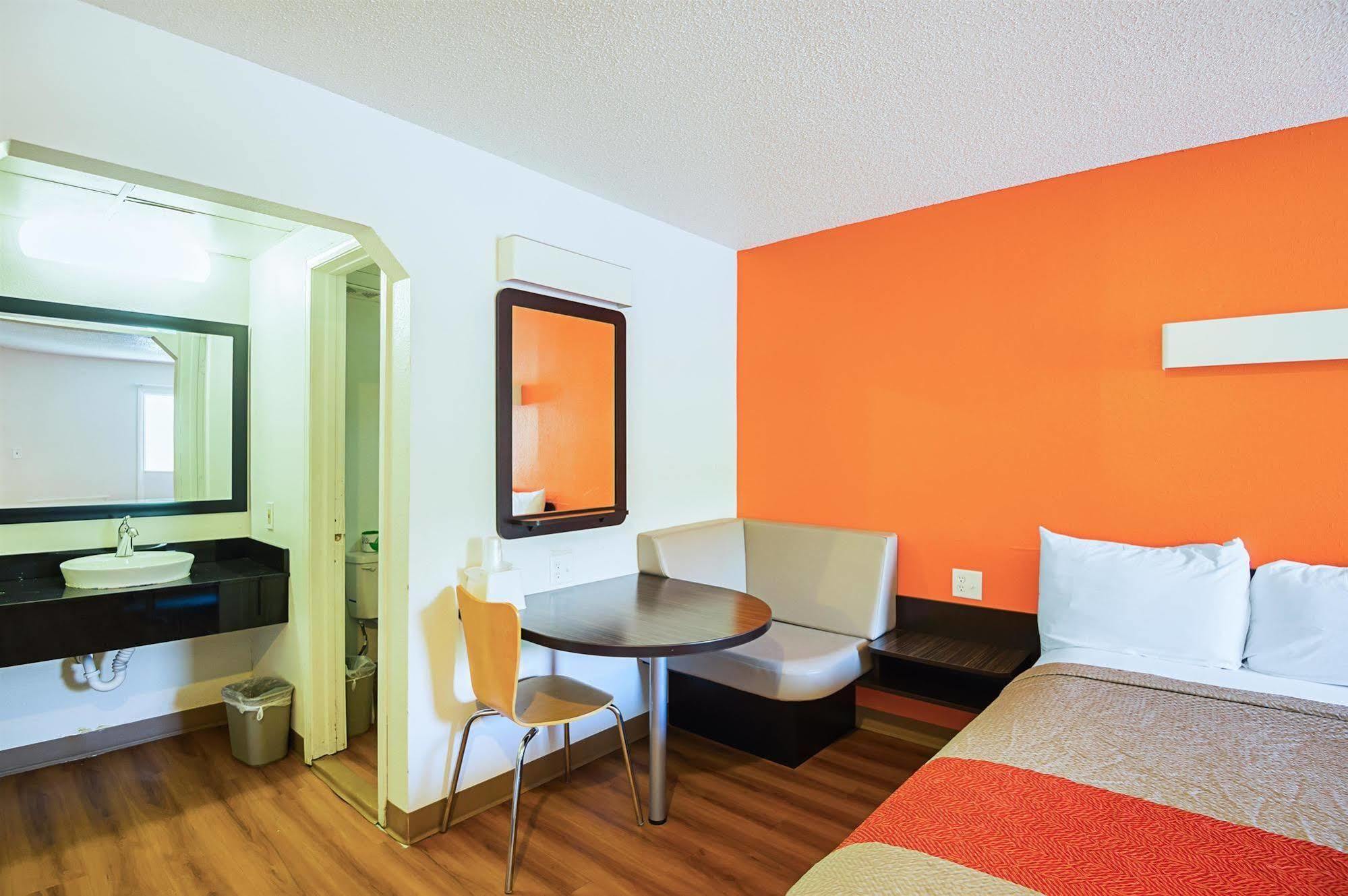 Motel 6-Blue Springs, Mo ภายนอก รูปภาพ