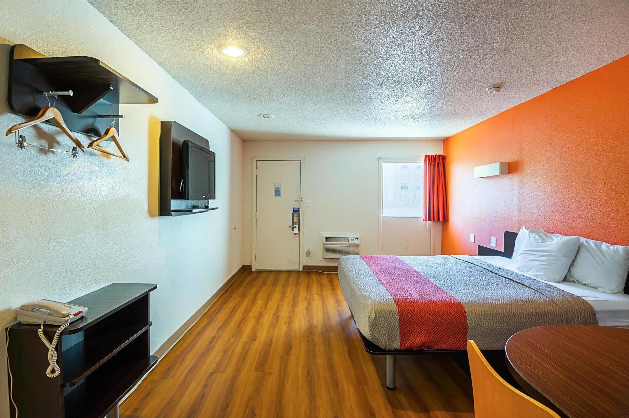 Motel 6-Blue Springs, Mo ภายนอก รูปภาพ